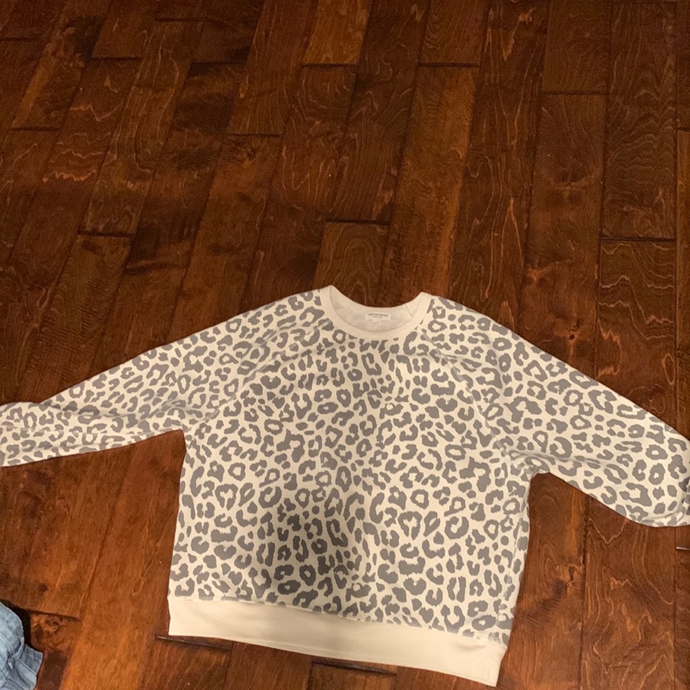 Gray, leopard print crewneck